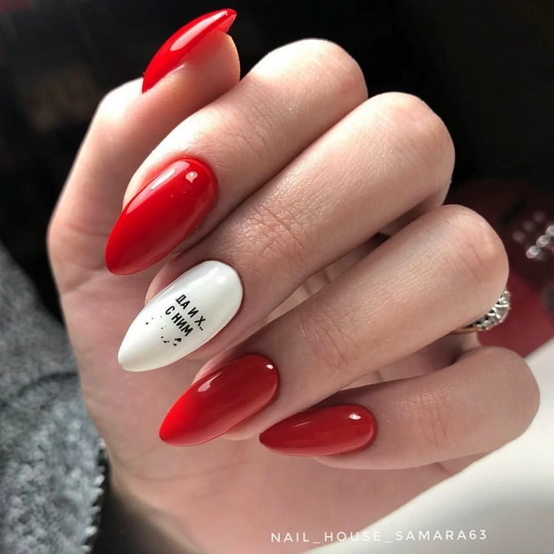 Красные ногти миндаль