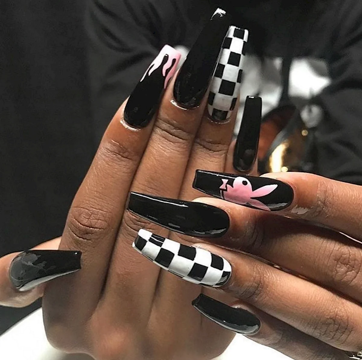 Черно белый маникюр на длинные ногти