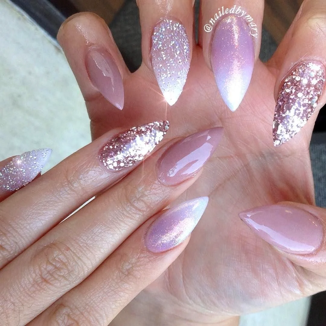 Маникюр перламутровый с блестками