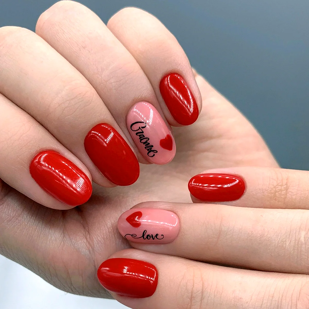 Красный маникюр на короткие ногти