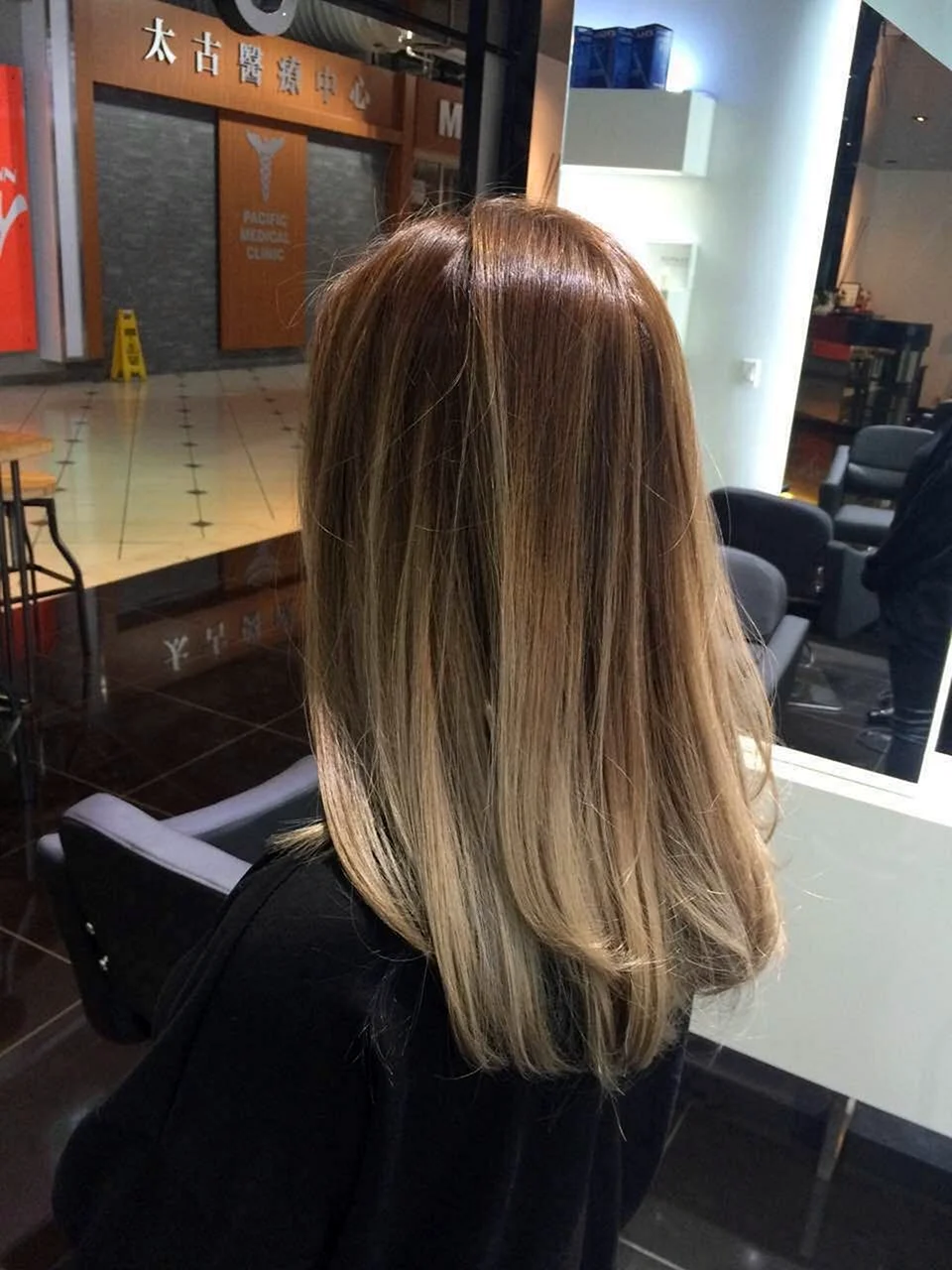 Шатуш на пряме волосся