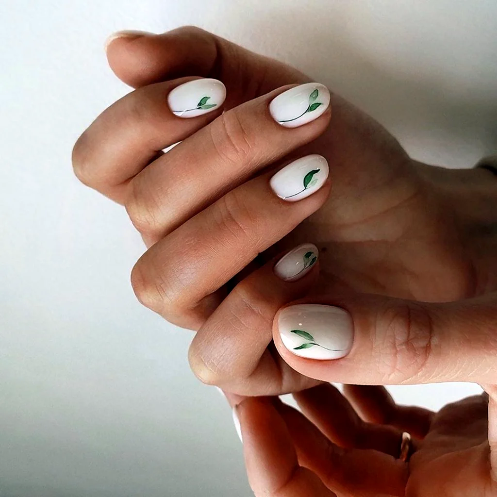 Маникюр на короткие ногти Минимализм