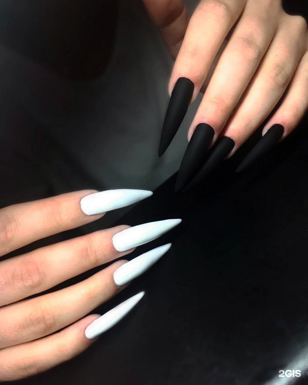 Длинные нарощенные ногти черные