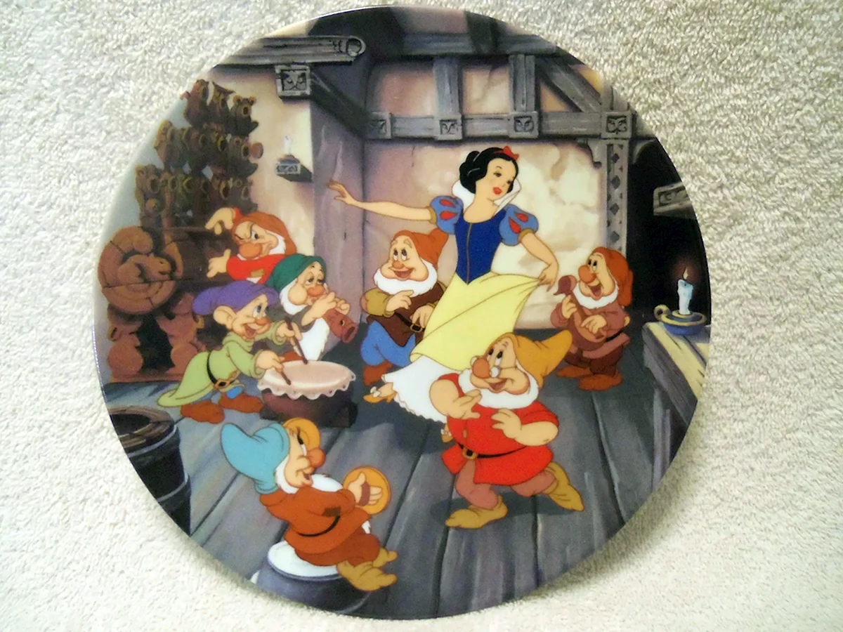 Одноразовая посуда Белоснежка и семь гномов