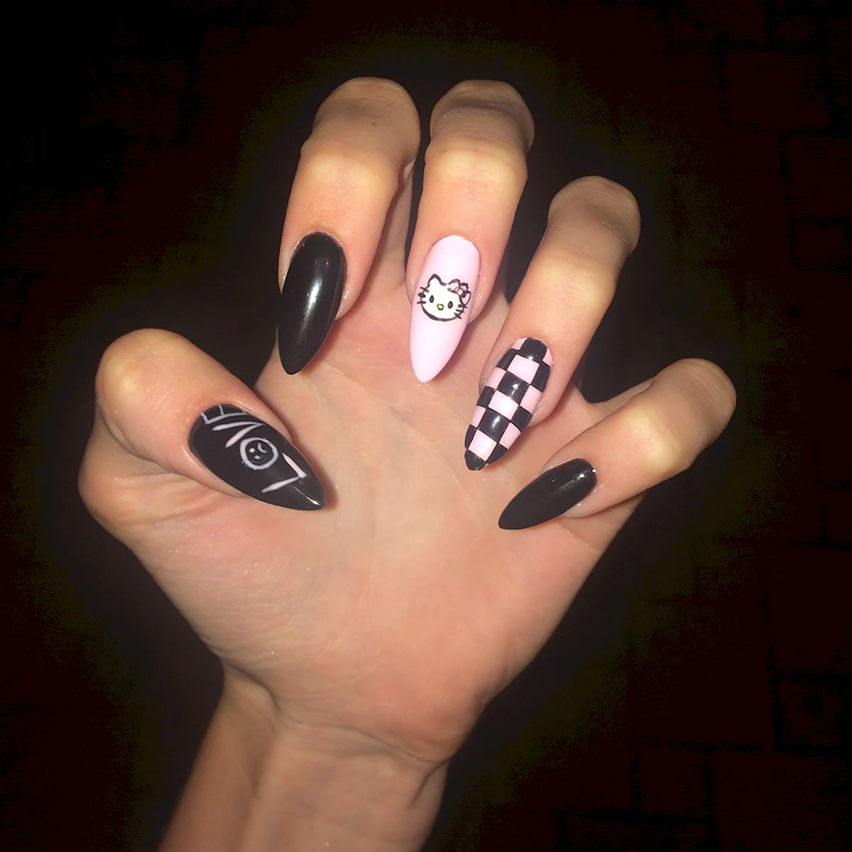 Маникюр в стиле гранж на длинные ногти 2021