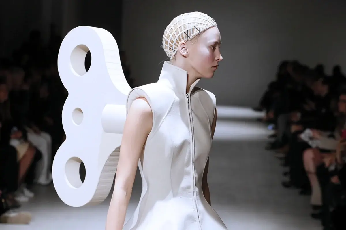 Авангардный костюм