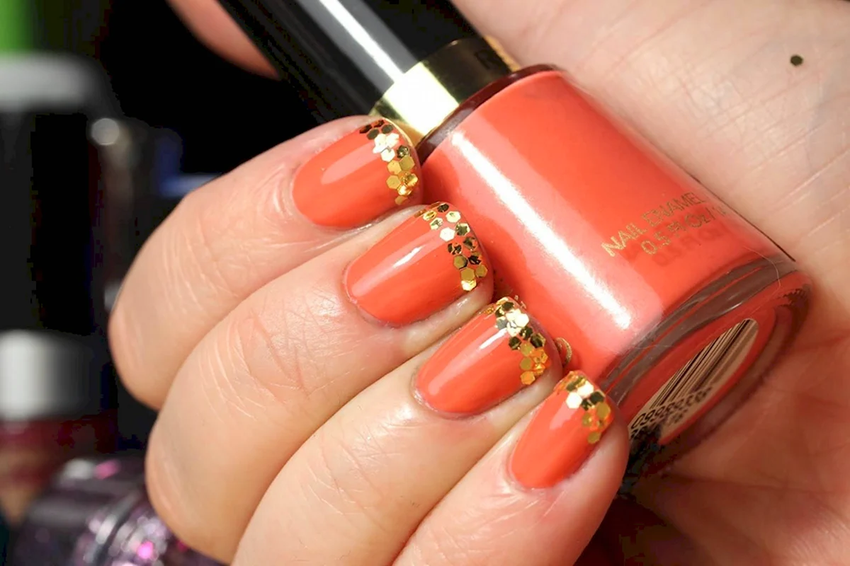 Ногти коралловые с золотом