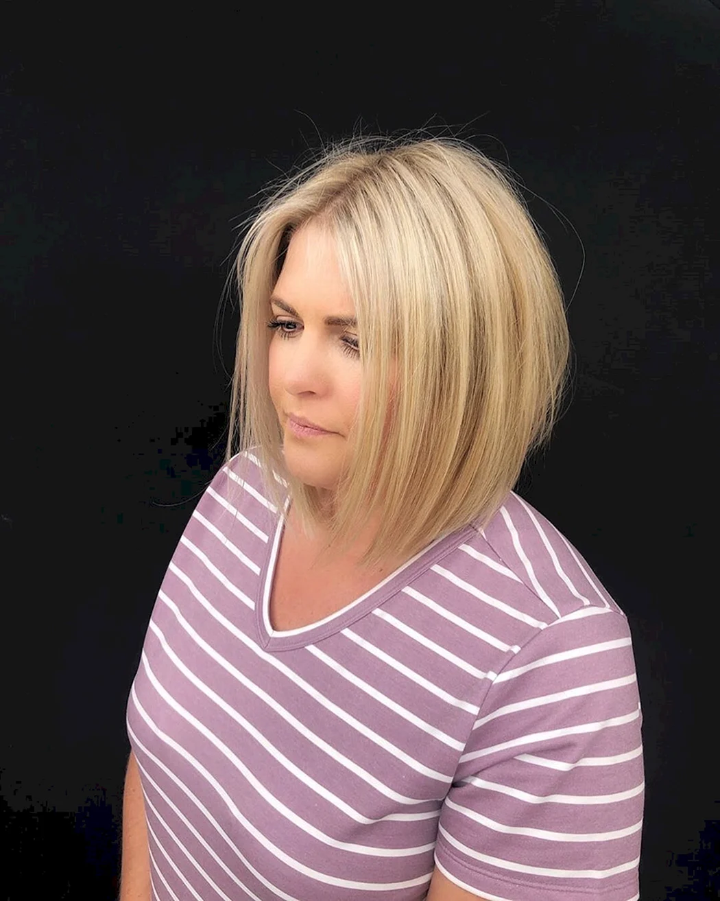 Подовжене Боб каре з драбинкою на середнє волосся