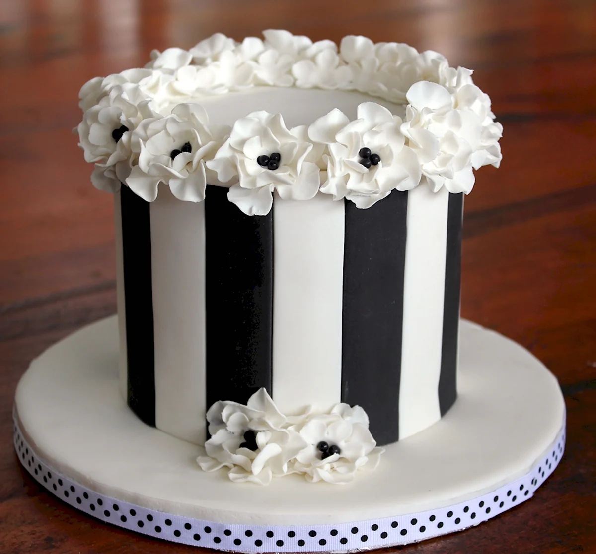 Бело черный торт