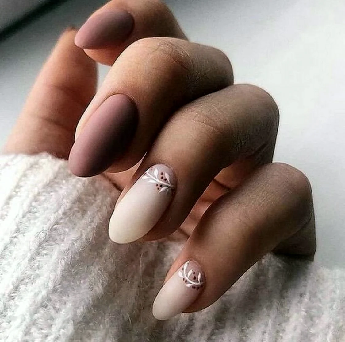 Маникюр нюдовый 2022 миндаль миндаль матовый