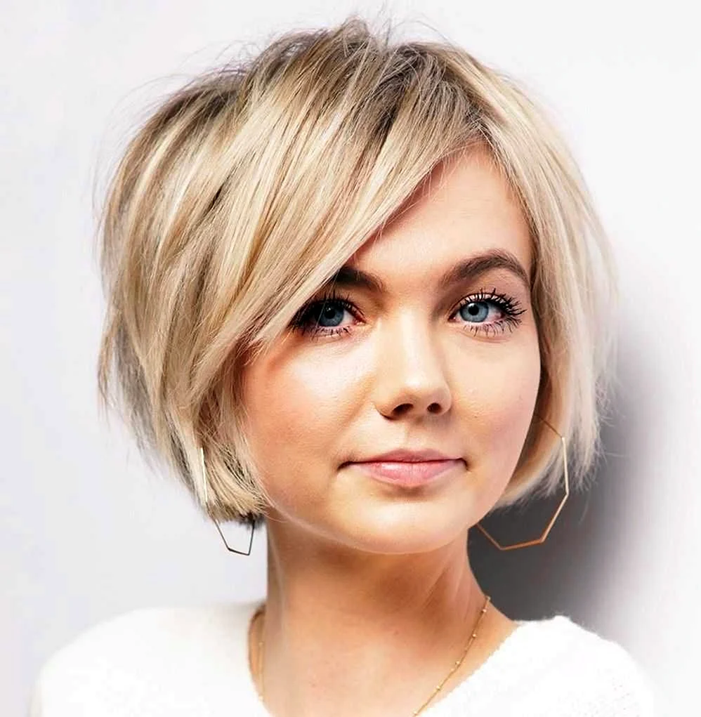 Стрижка Боб-каре 2022