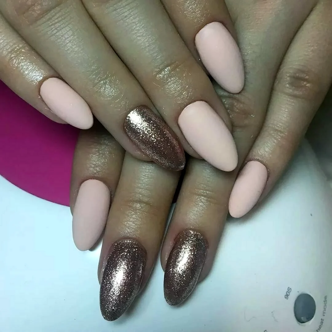 Ногти камуфляж бежевый миндалевидные