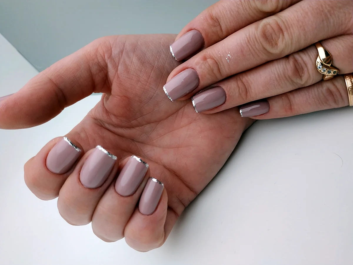 Французский маникюр в пастельных тонах