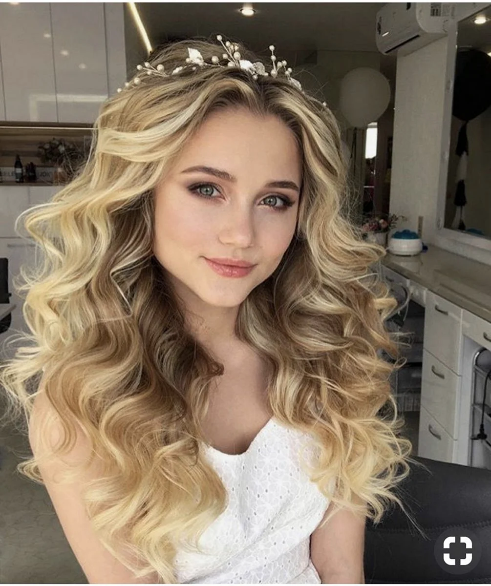 Зачіски на випускний Локони