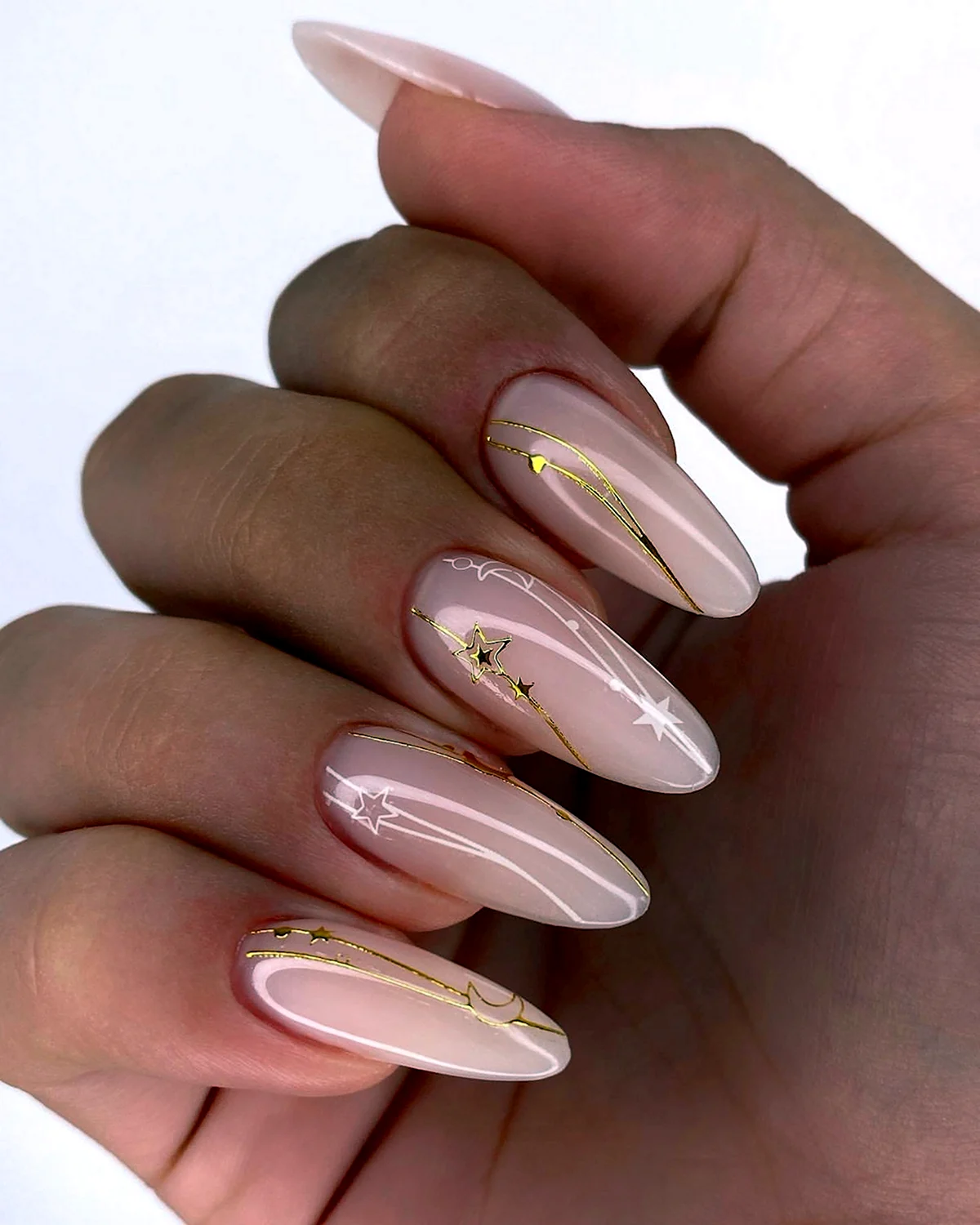 Нюдовый маникюр 2022 миндаль