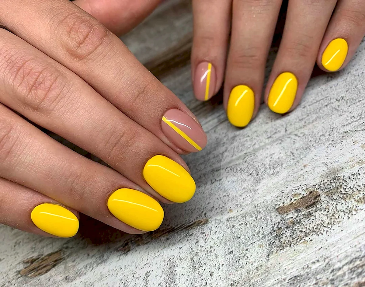 Серо желтый маникюр