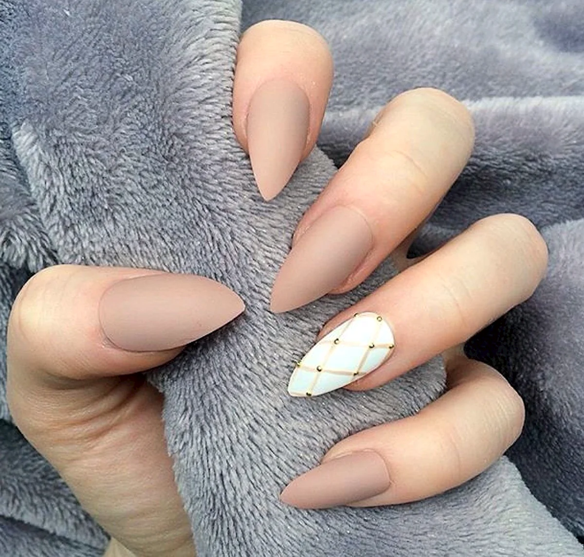 Короткие острые ногти