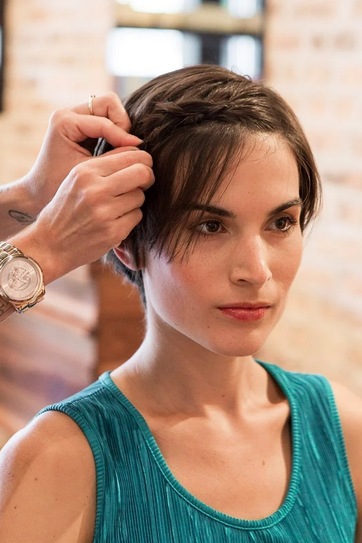 Зачіска на відросле коротке волосся