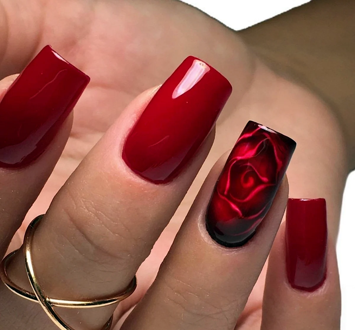 Красный маникюр