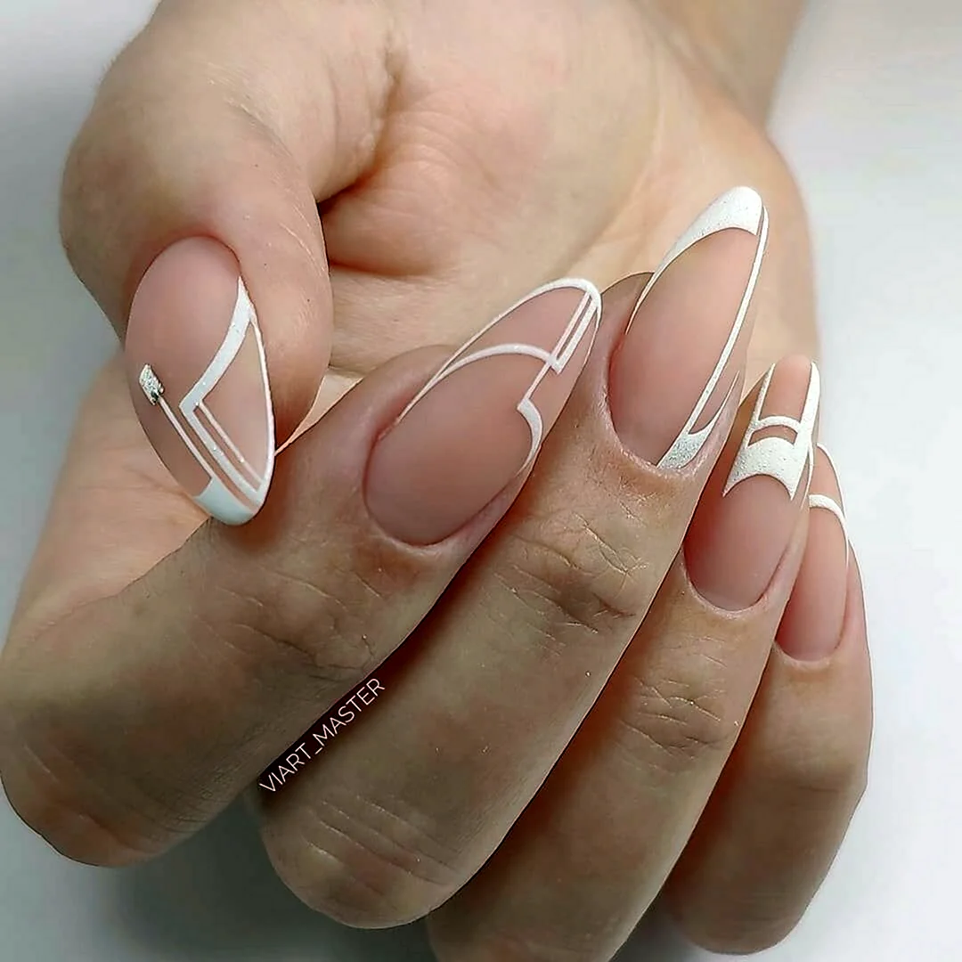 Стилизованный френч на ногтях