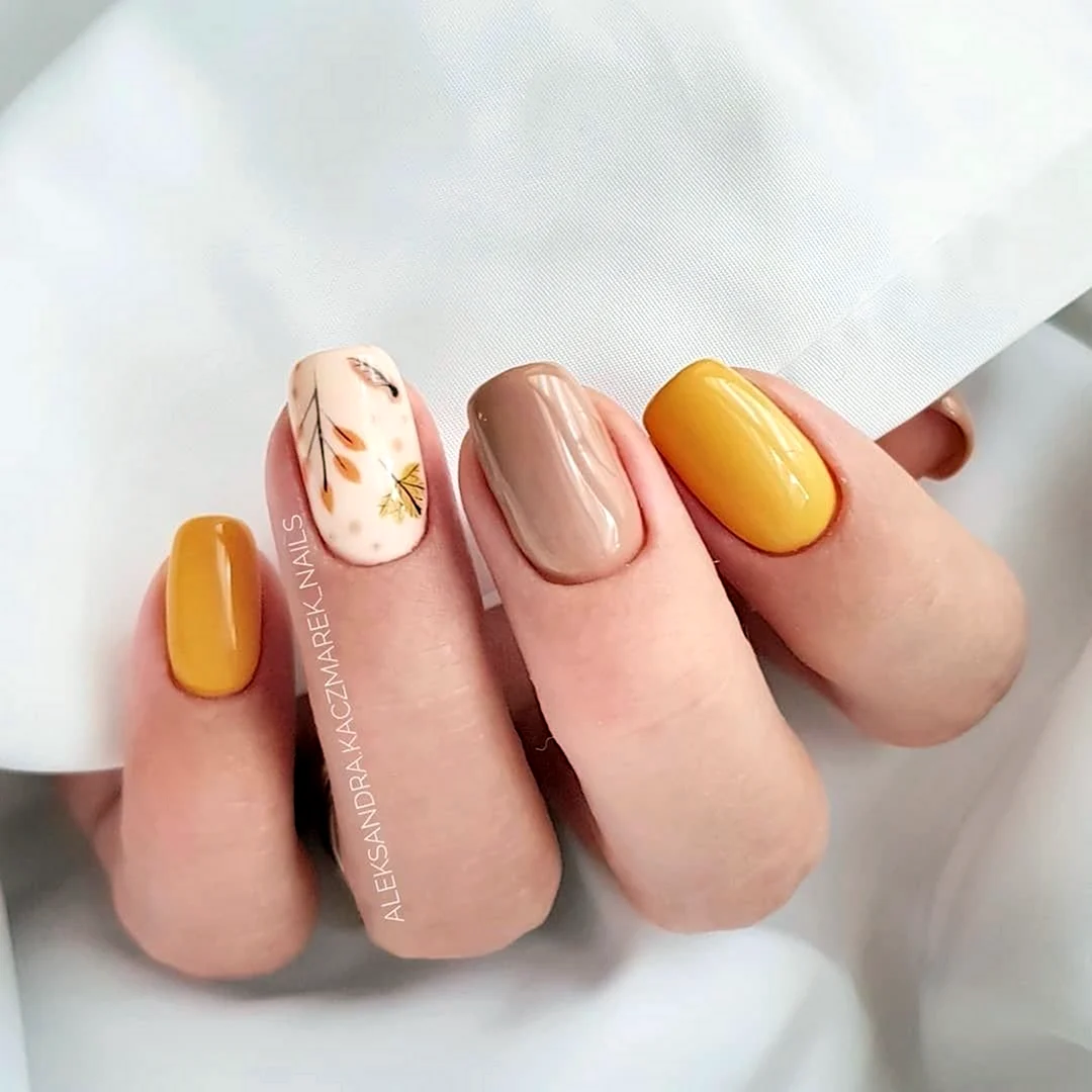 Маниеую пастельно желтый