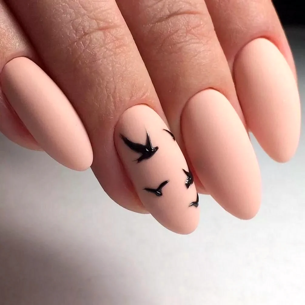 Матовый беж маникюр миндаль