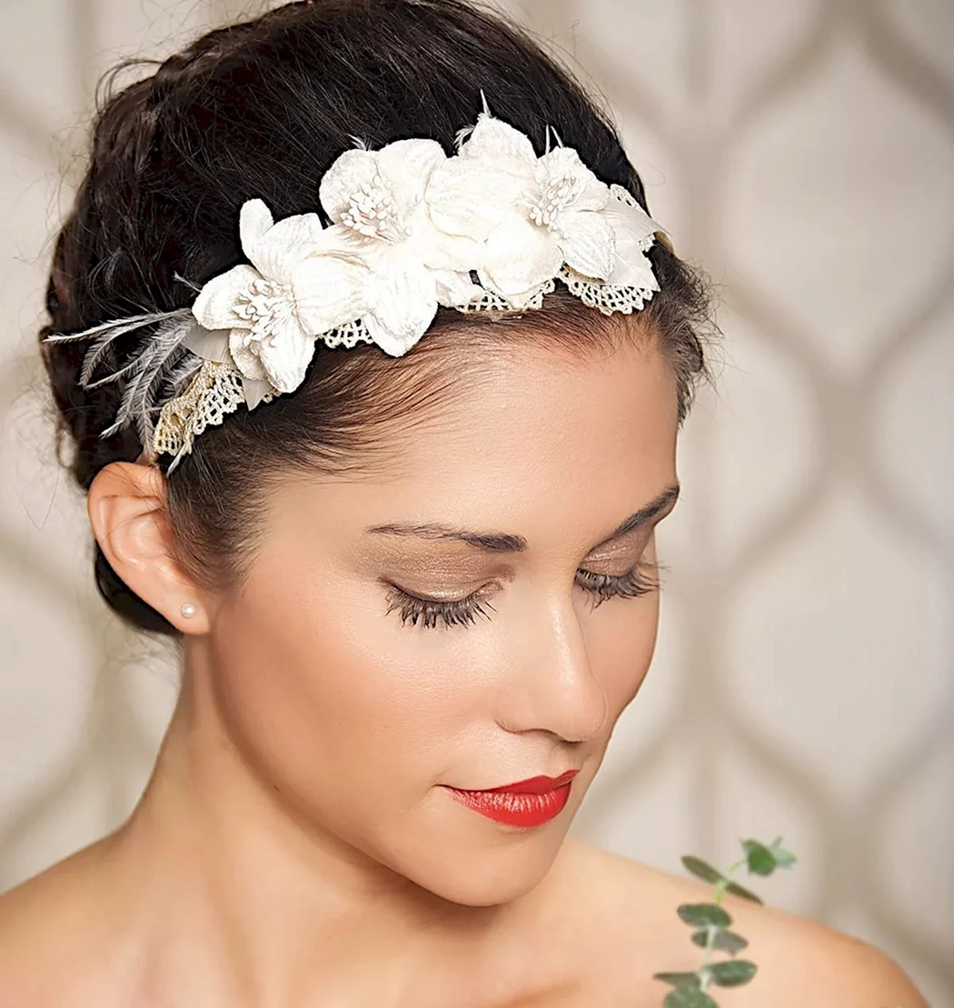 Прикраси для короткого волосся на весілля