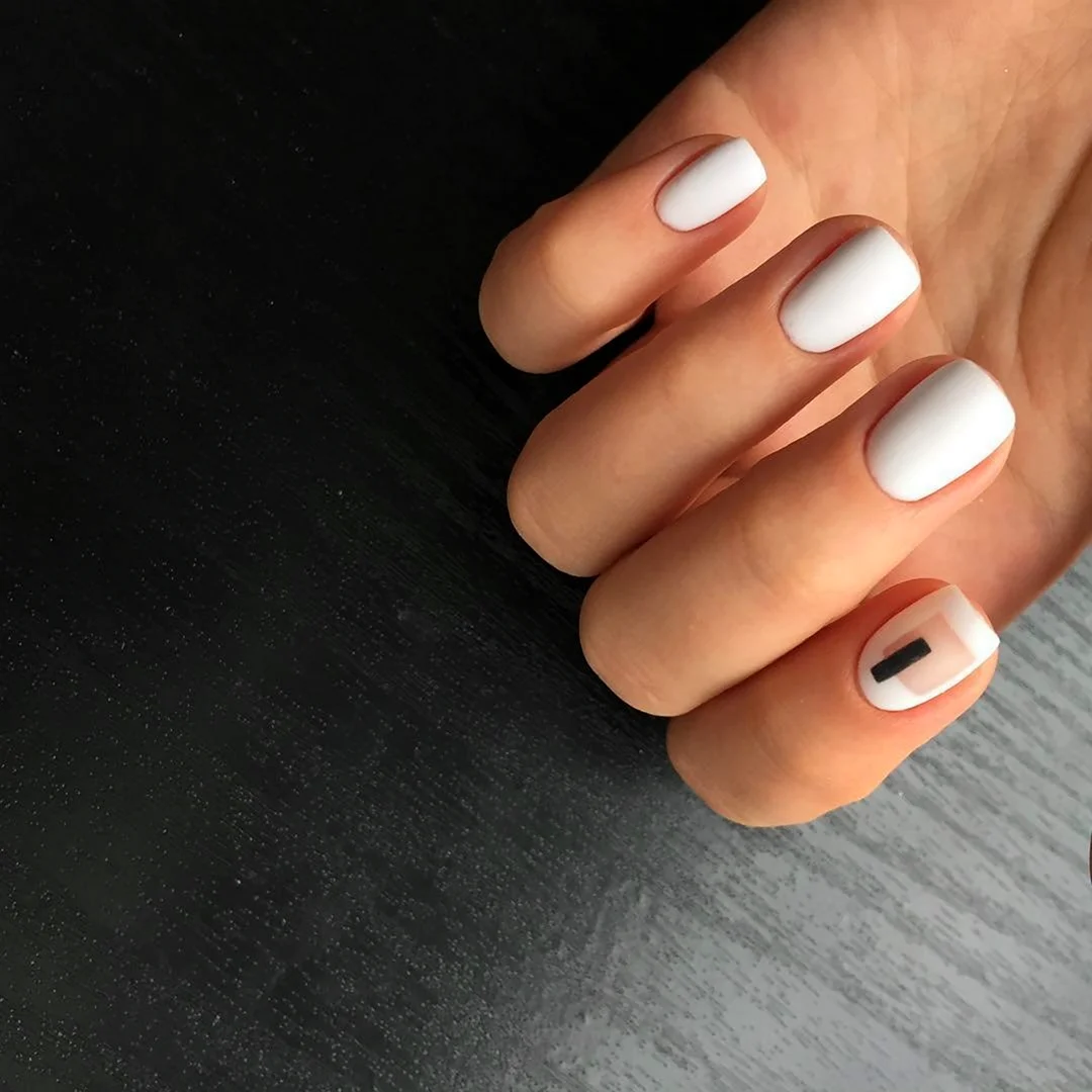 Маникюр Минимализм