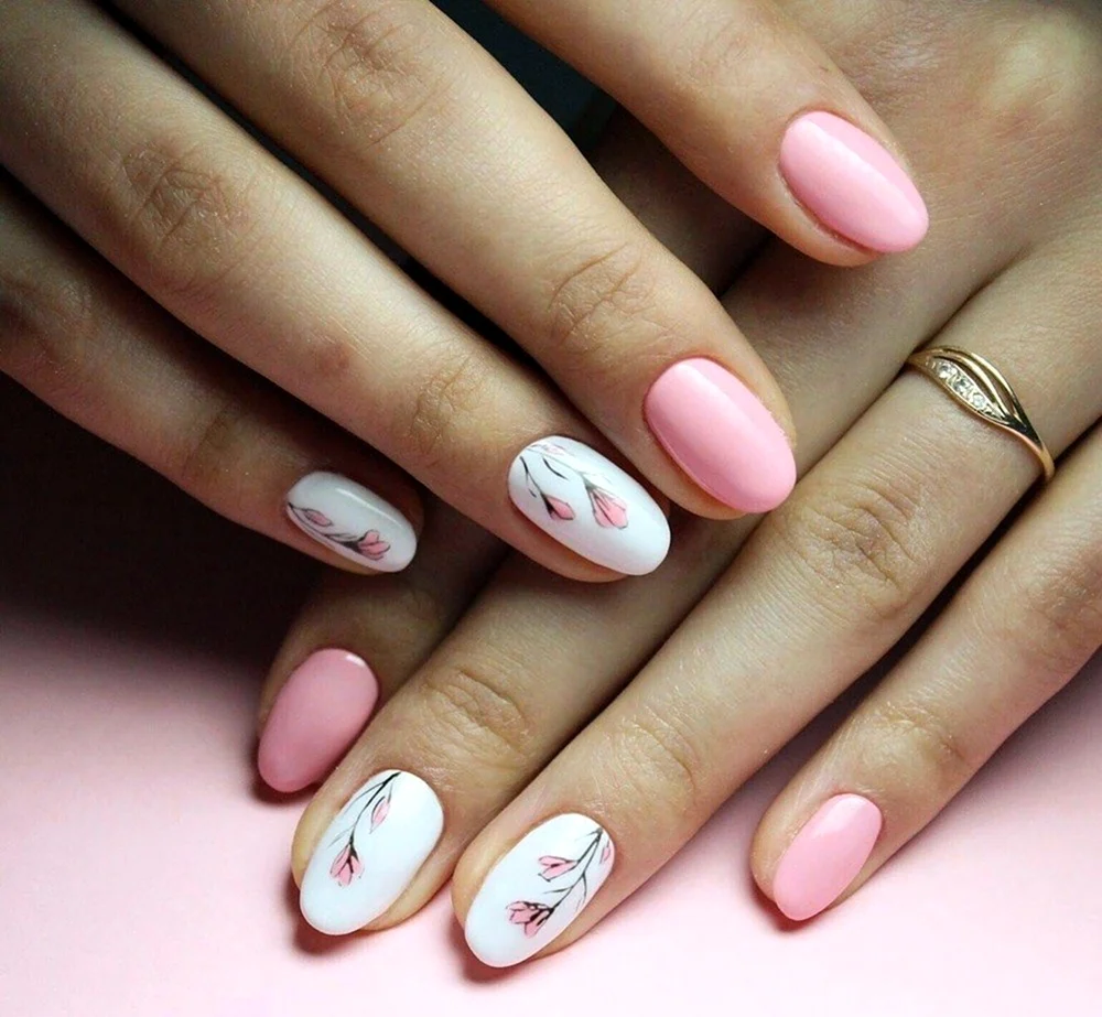 Маникюр на короткие овпльные рогтм