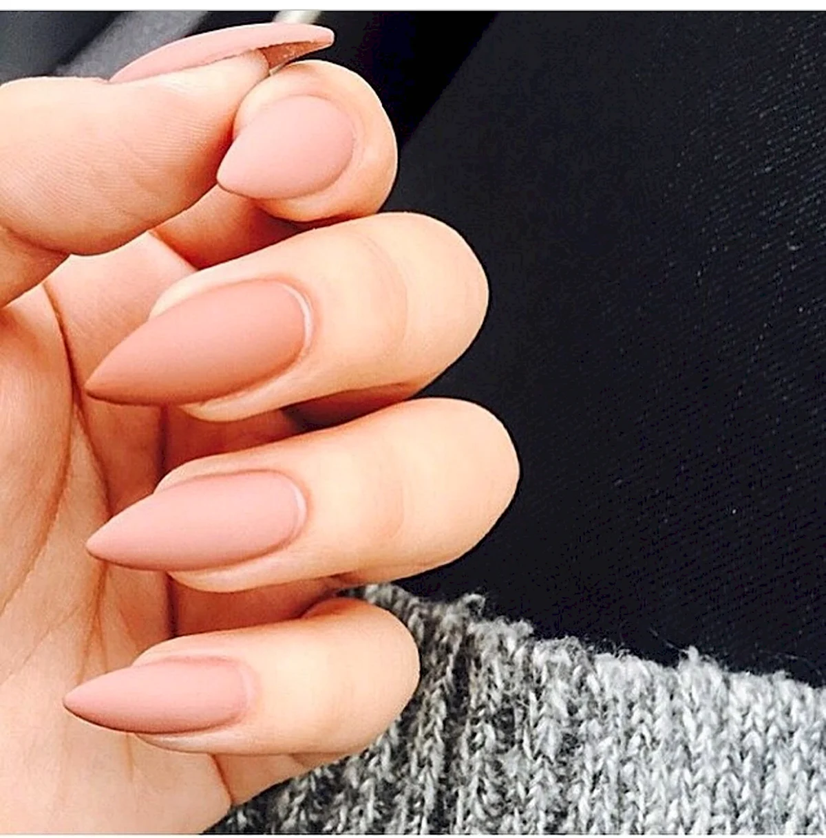 Острый миндаль нюд