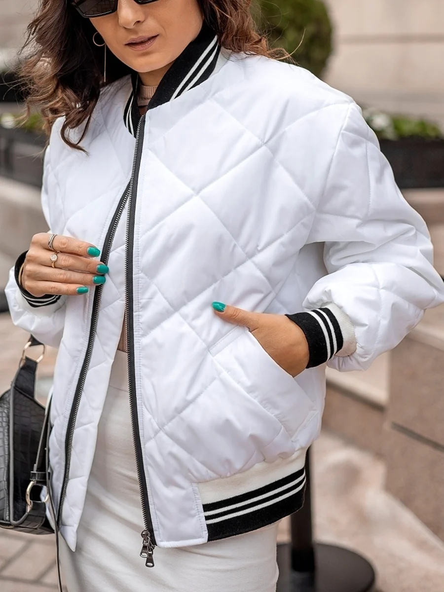 Белый бомбер женский