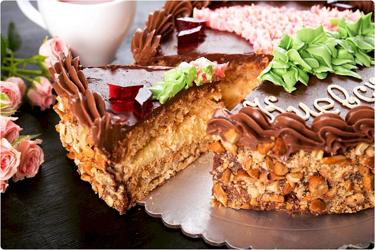 Торт Киевский с кремом Шарлот