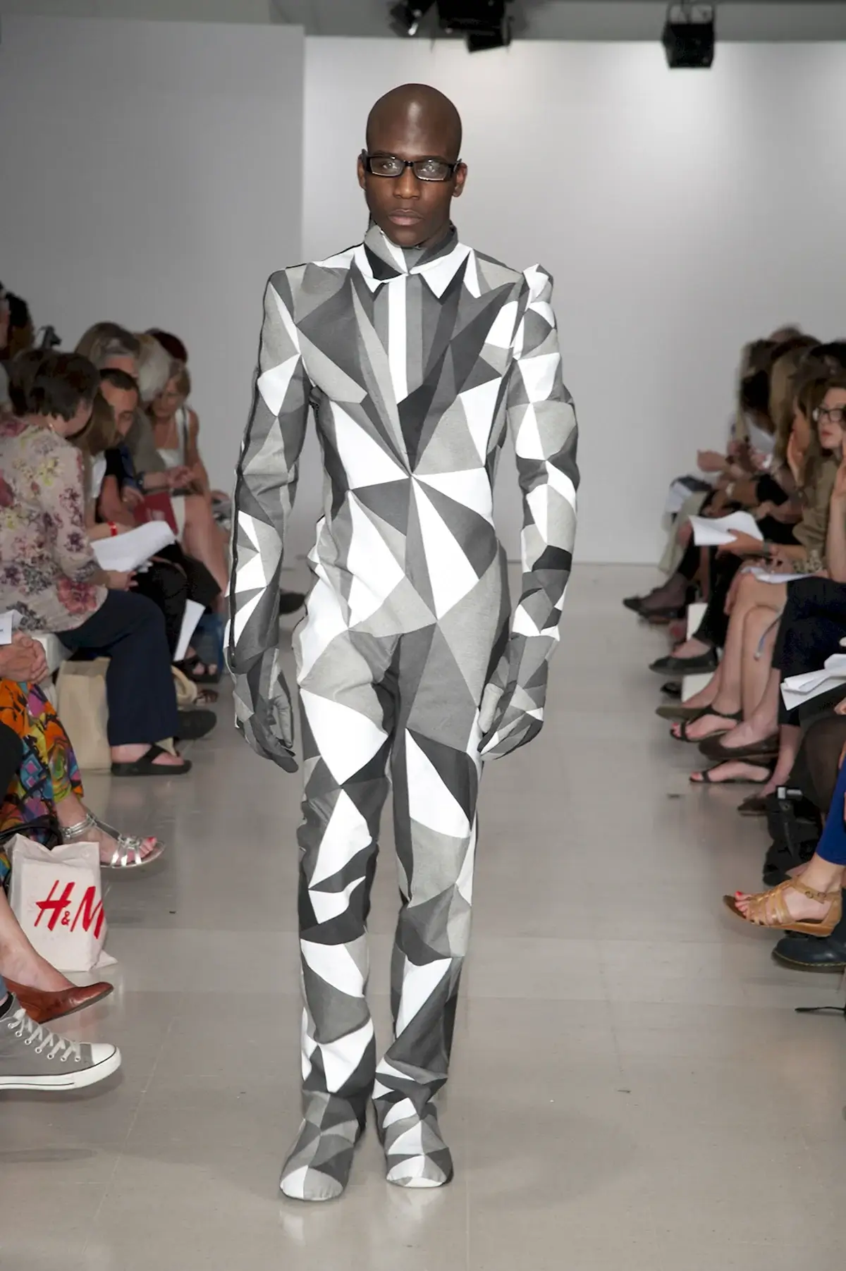 Авангардный костюм