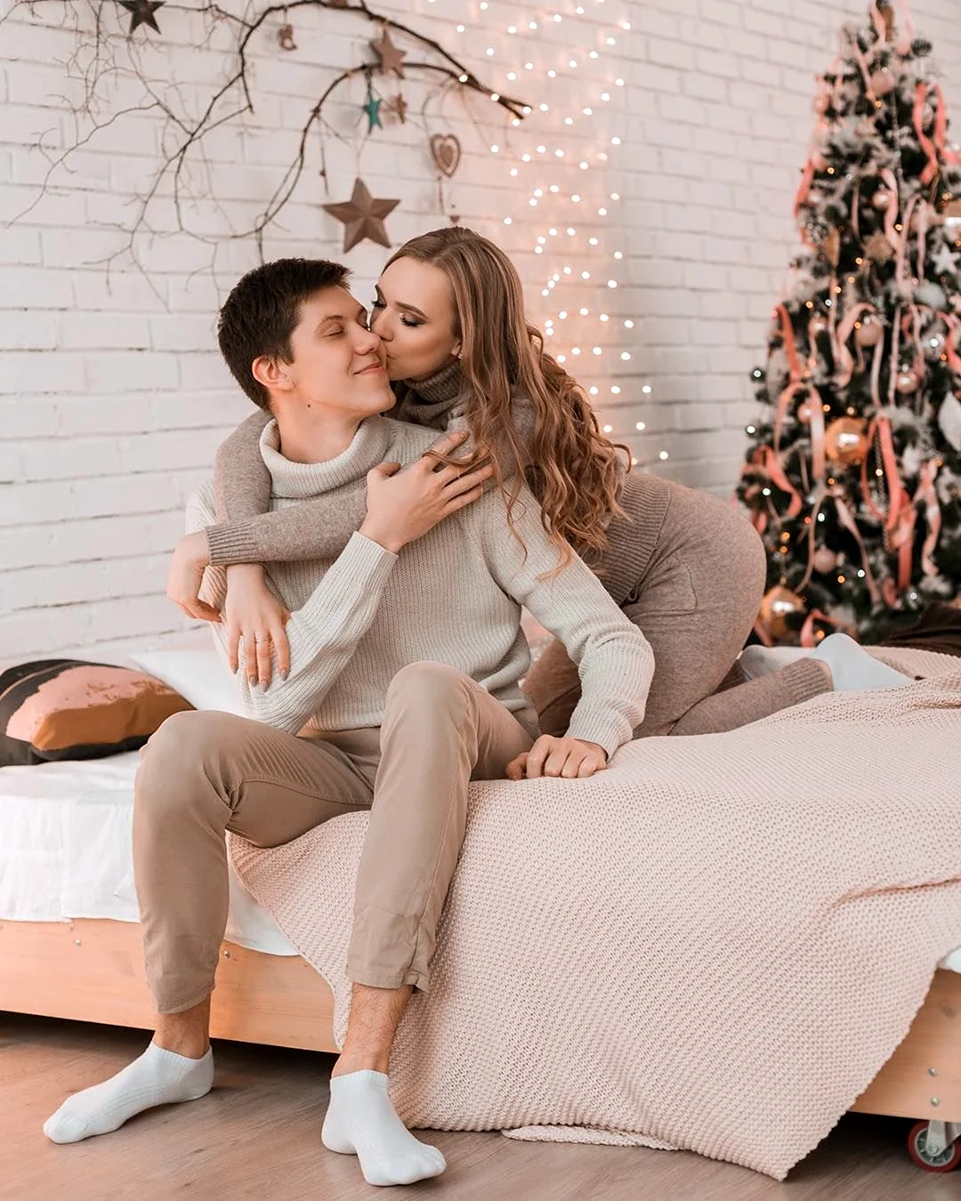 Новогодняя фотосессия в светлых тонах