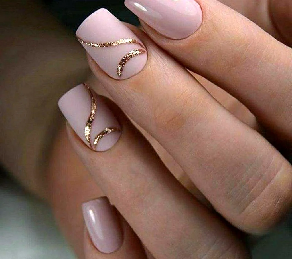 Бежевый маникюр