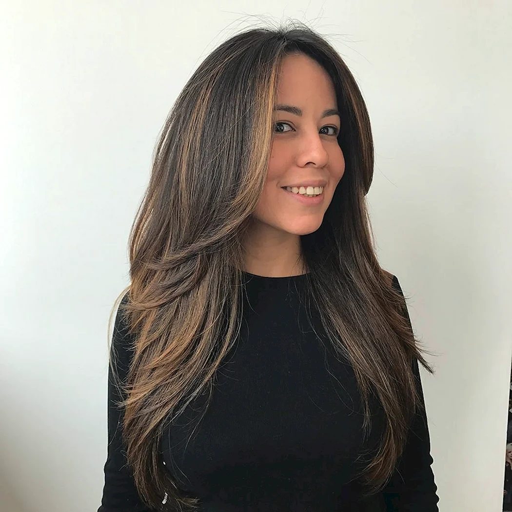 Каскад драбинки на довге волосся 2022