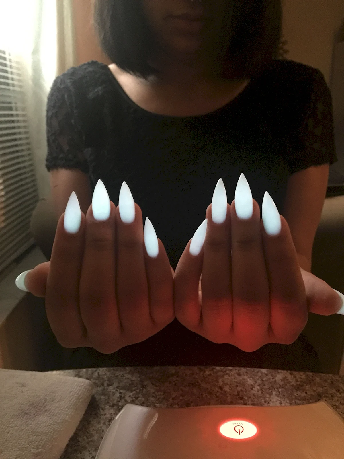 Ногти которые светятся в темноте