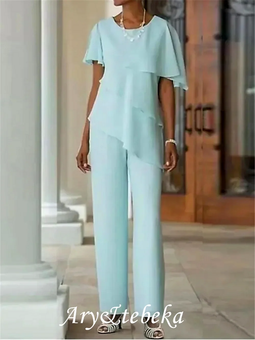 Вечерний брючный костюм