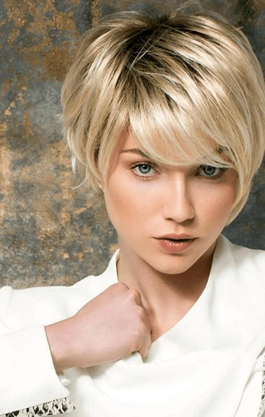 Стрижка Піксі-Боб з косою чубчиком