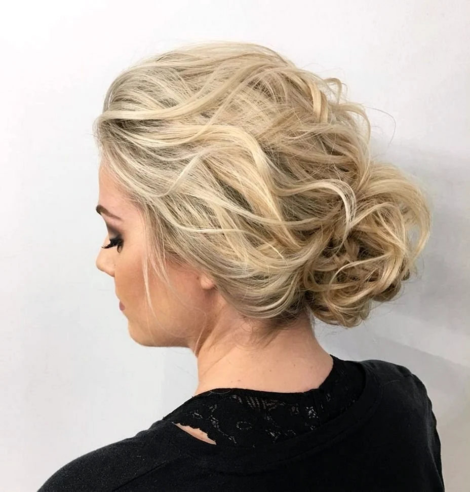 Зачіска на карі зібране волосся