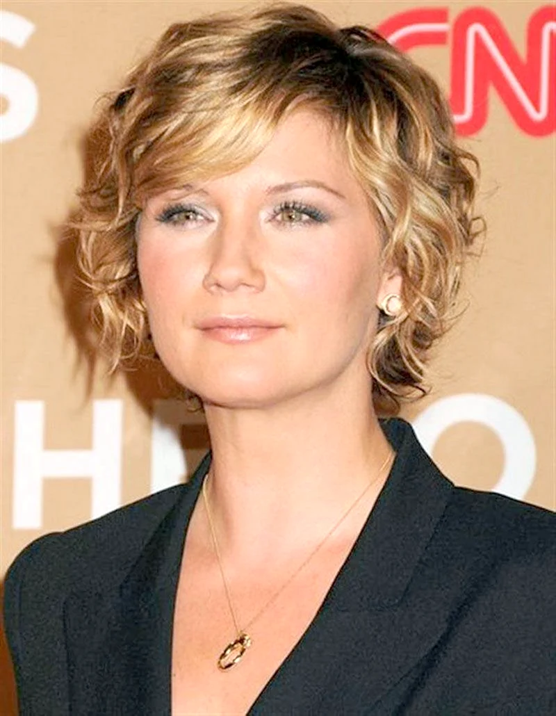 Короткі стрижки для жінок з рідким волоссям