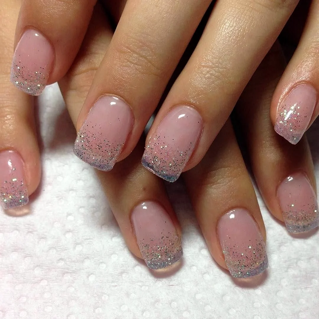 Блестящий френч на ногтях