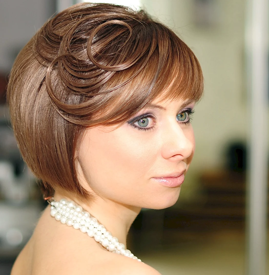 Зачіски на коротке волосся