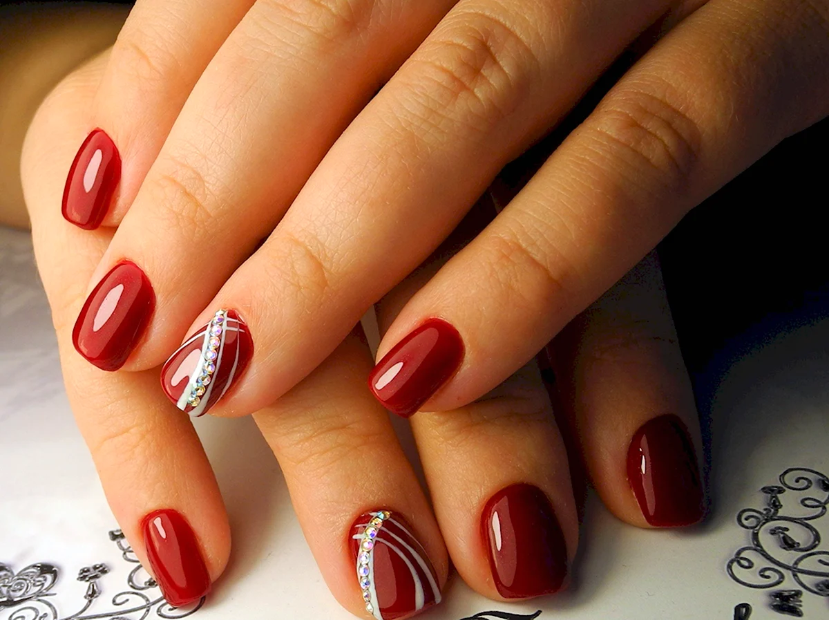 Красный маникюр
