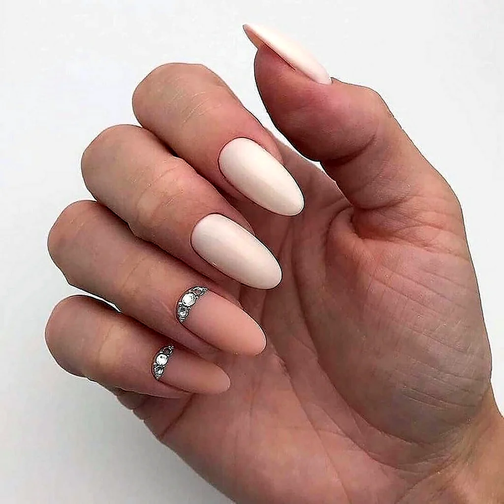 Матовый нюд миндаль