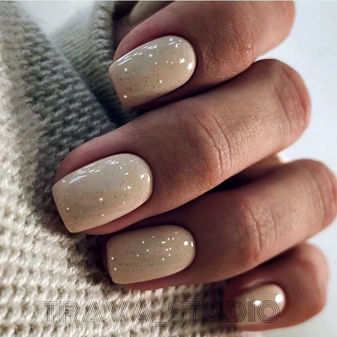 Бежевый маникюр