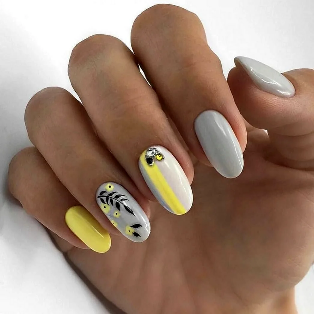 Стильный летний маникюр