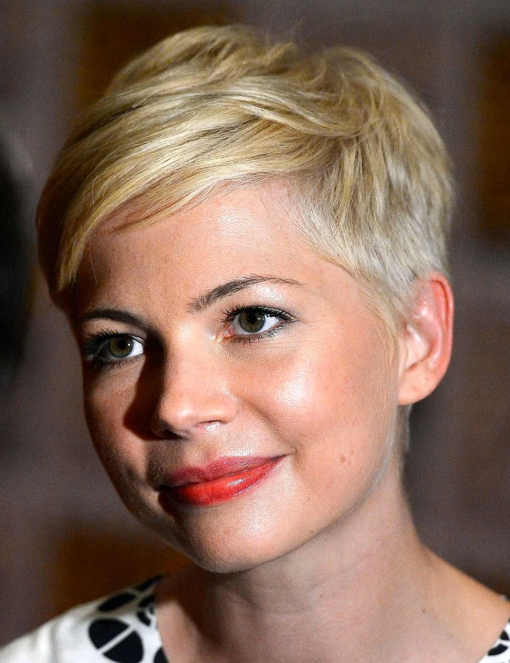 Стрижка Піксі 2022 на кругле обличчя