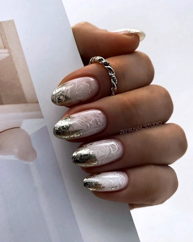 Маникюр с фольгой 2021 модные