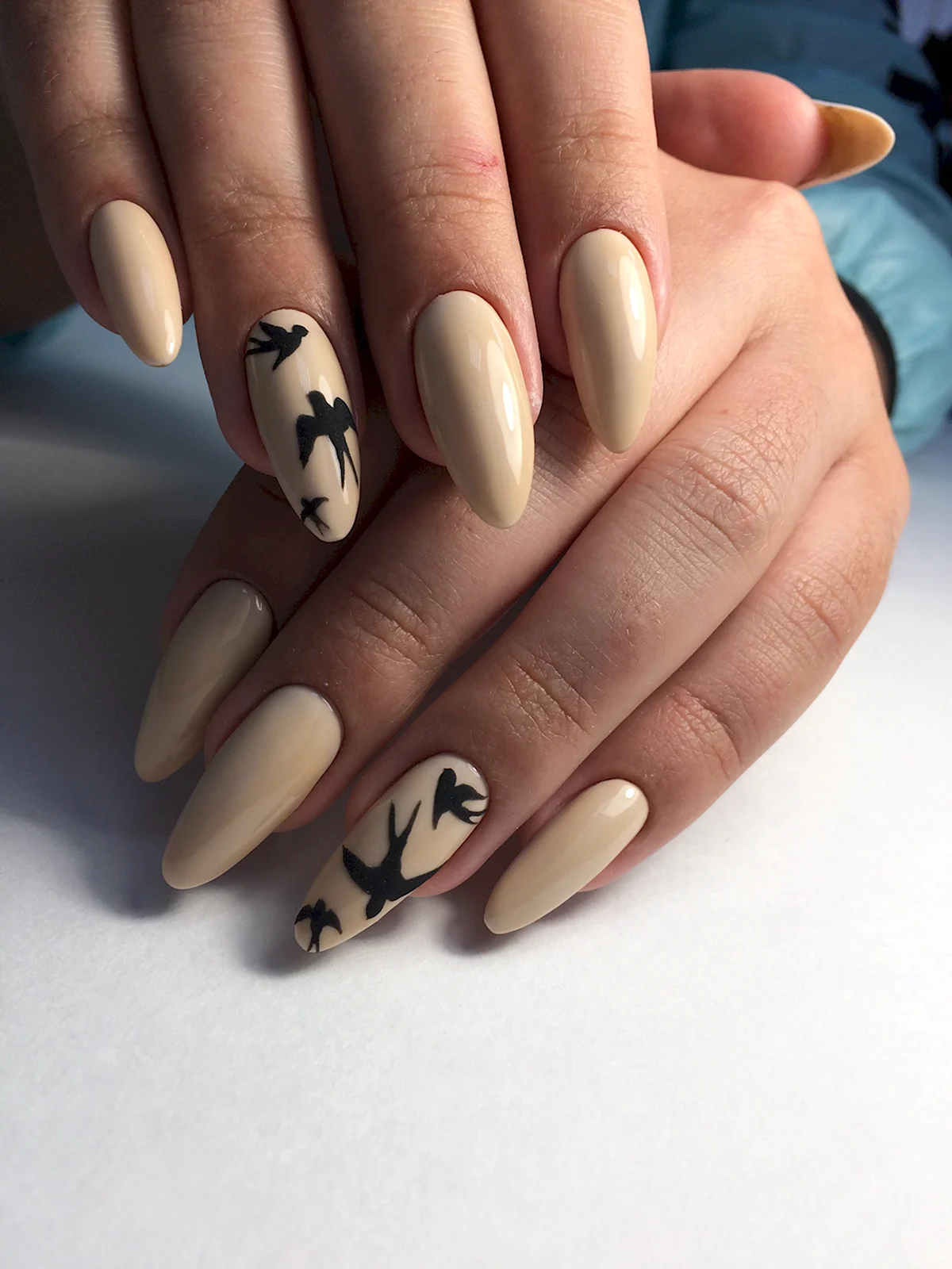 Маникюр БТС миндаль